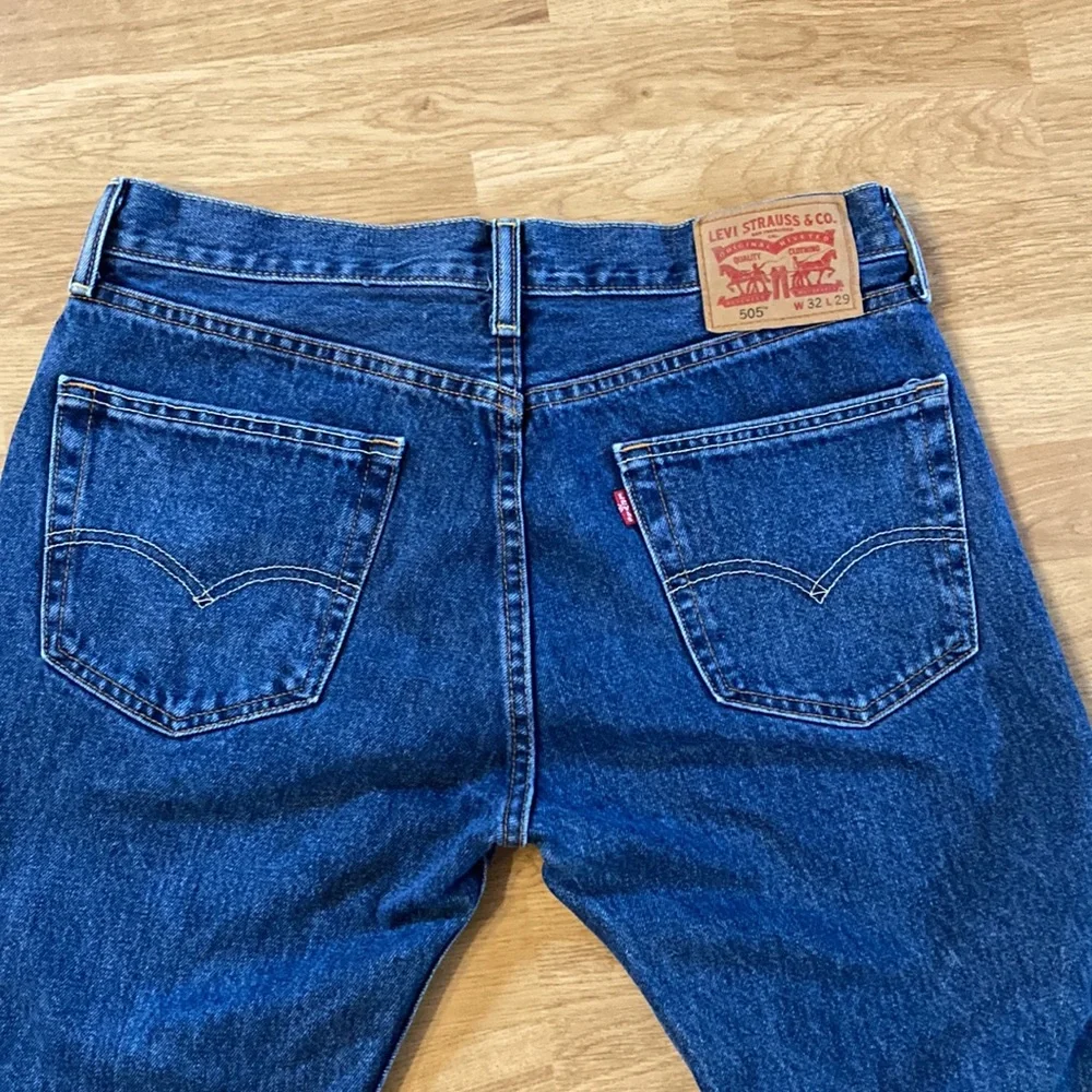 Levi’s Men’s Straight Leg Regular Fit Jeans in Dark Blue wash Size: W32 x L29